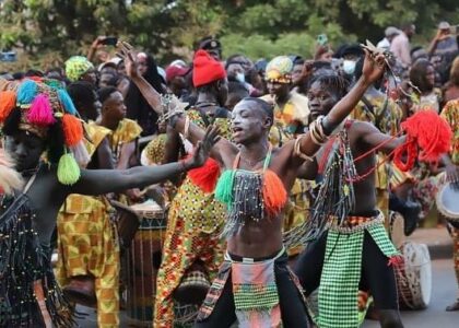 Thumbnail for the post titled: Espetáculo especial de Carnaval com Netos de Bandim, Sexta-feira, 9 de Fevereiro, 21h no Centro Cultural Franco Bissau Guineense